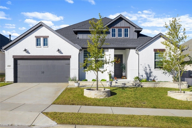221 Diamond Dale - Photo 1