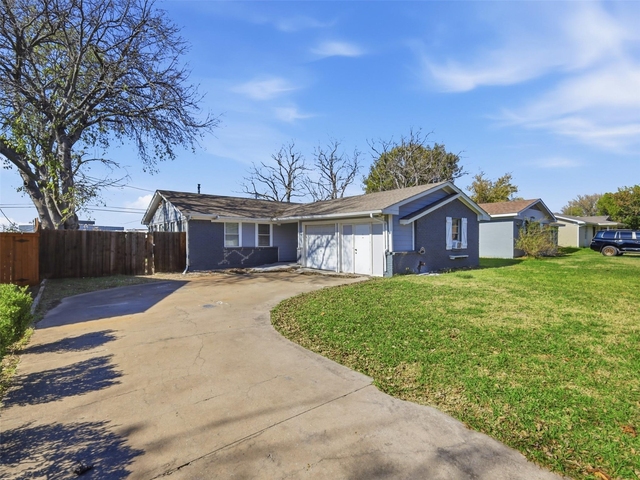 1002 Mardi Gras Lane - Photo 1