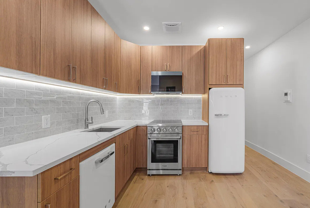 82 Washington Place - Photo 1