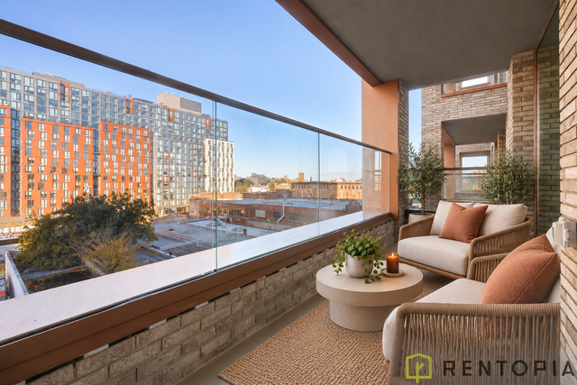1060 Pacific St - Photo 1